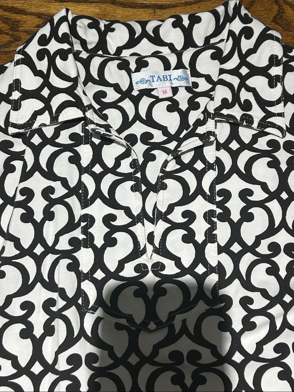 Black & White Patterned Women's Shift Dress - Picture 2 of 9